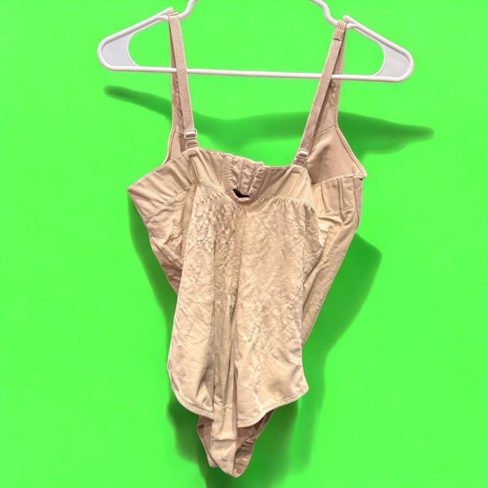 Flexees Elegant Tan Women's Bodysuit 38D Like new no callouts wear or stains - Picture 2 of 6